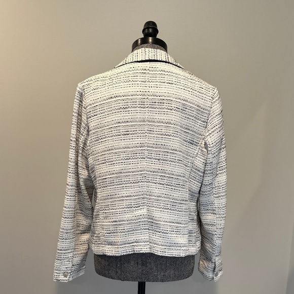 Cabi Blazer with one button - Picture 3 of 4